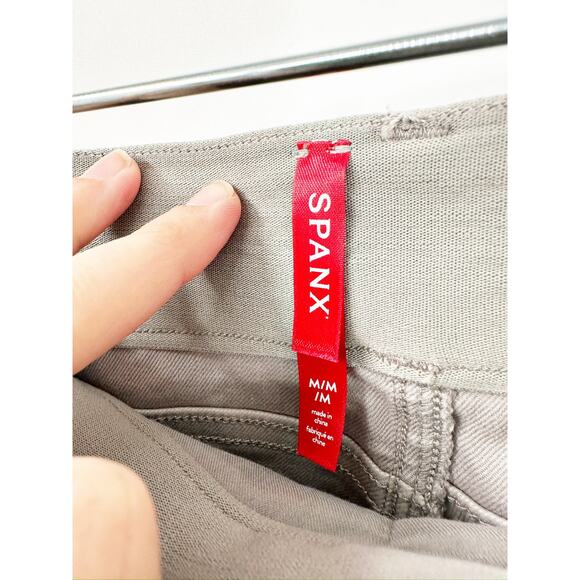 Spanx Stretch Twill Ankle Cargo Pants in Gray Size Medium - Picture 4 of 4